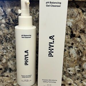 PHYLA pH Balancing Gel Cleanser
